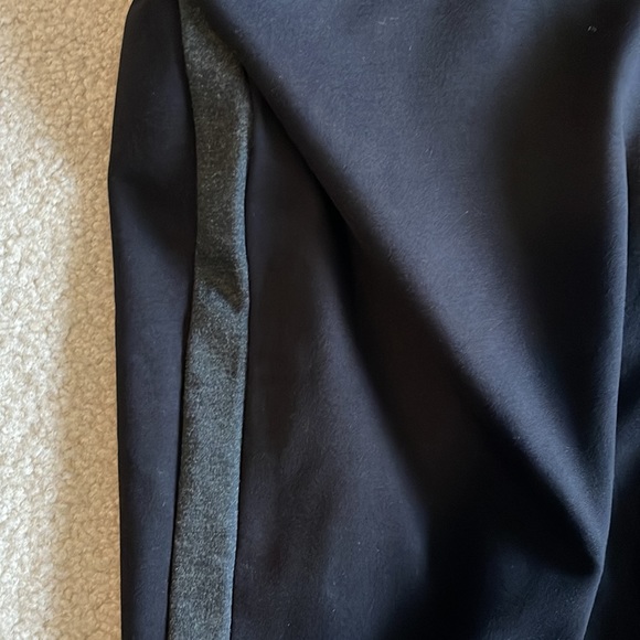 NWT super stretch structured legging with grey side stripe - Picture 3 of 9